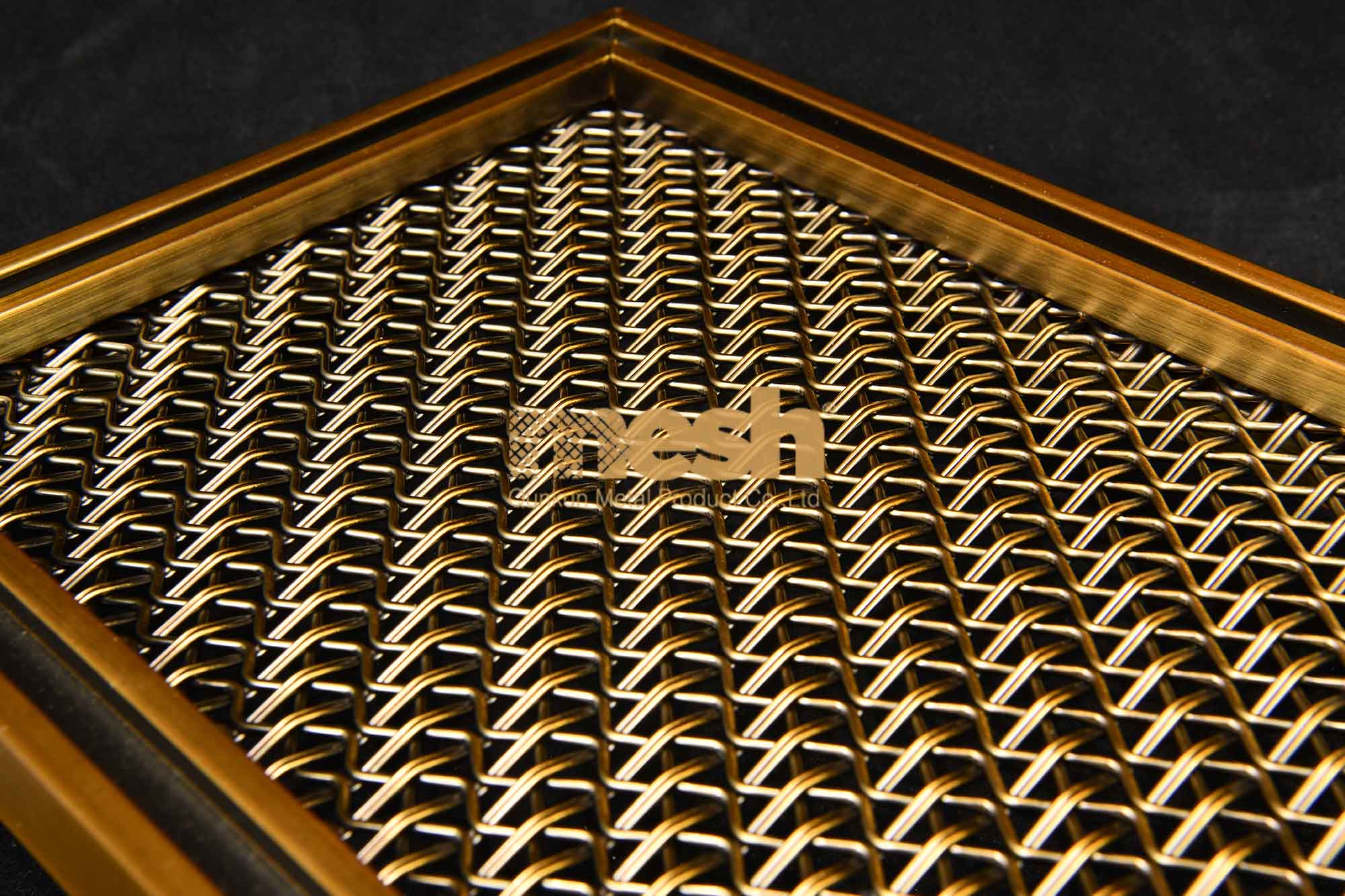 Architectural metal mesh: the beauty of art combined with lighting and projection effects