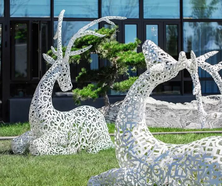 Modern animal sculpture Company