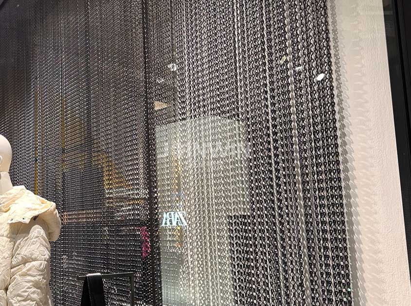How to Choose the Right Chain Curtain for Interior Design Projects